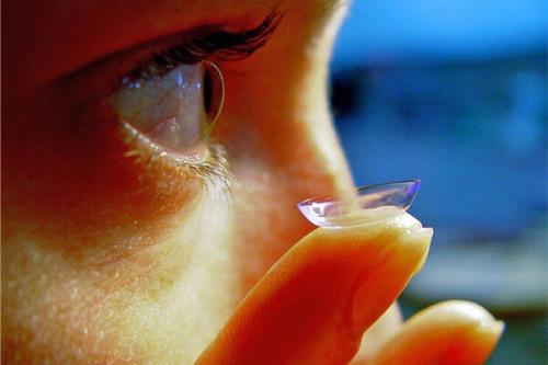 لنزی که درمان زخم چشم را تسریع می کند