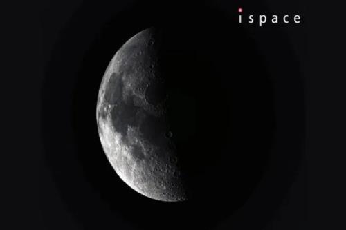 کاوشگر ژاپن برای نخستین بار از نزدیک به ماه نگاه کرد