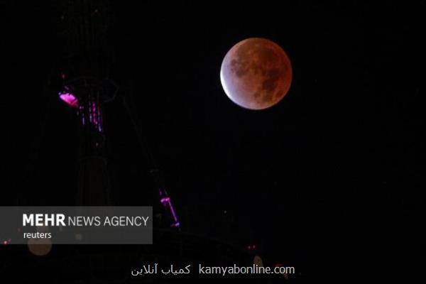 اولین خسوف 7 سال اخیر در آسمان ایران راه شیری در کنار ماه سرخ