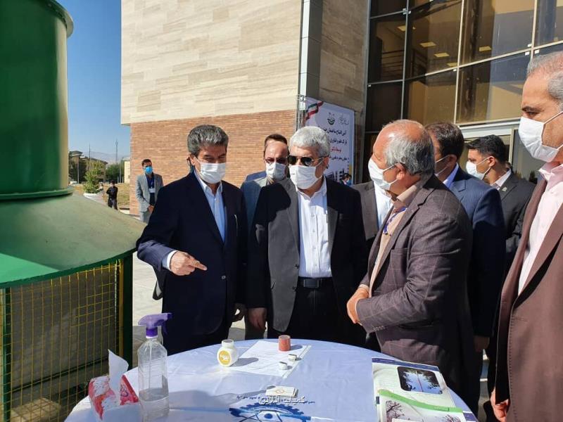 معاون رئیس جمهوری از نمایشگاه محصولات فناور آذربایجان غربی دیدن كرد